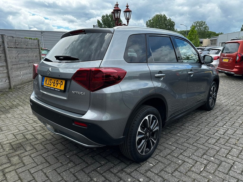 Suzuki Vitara 1.4 Boosterjet Stijl Automaat | Panorama | Cam, Auto's, Suzuki, Gebruikt, 4 cilinders, Met garantie (alle), 400 kg