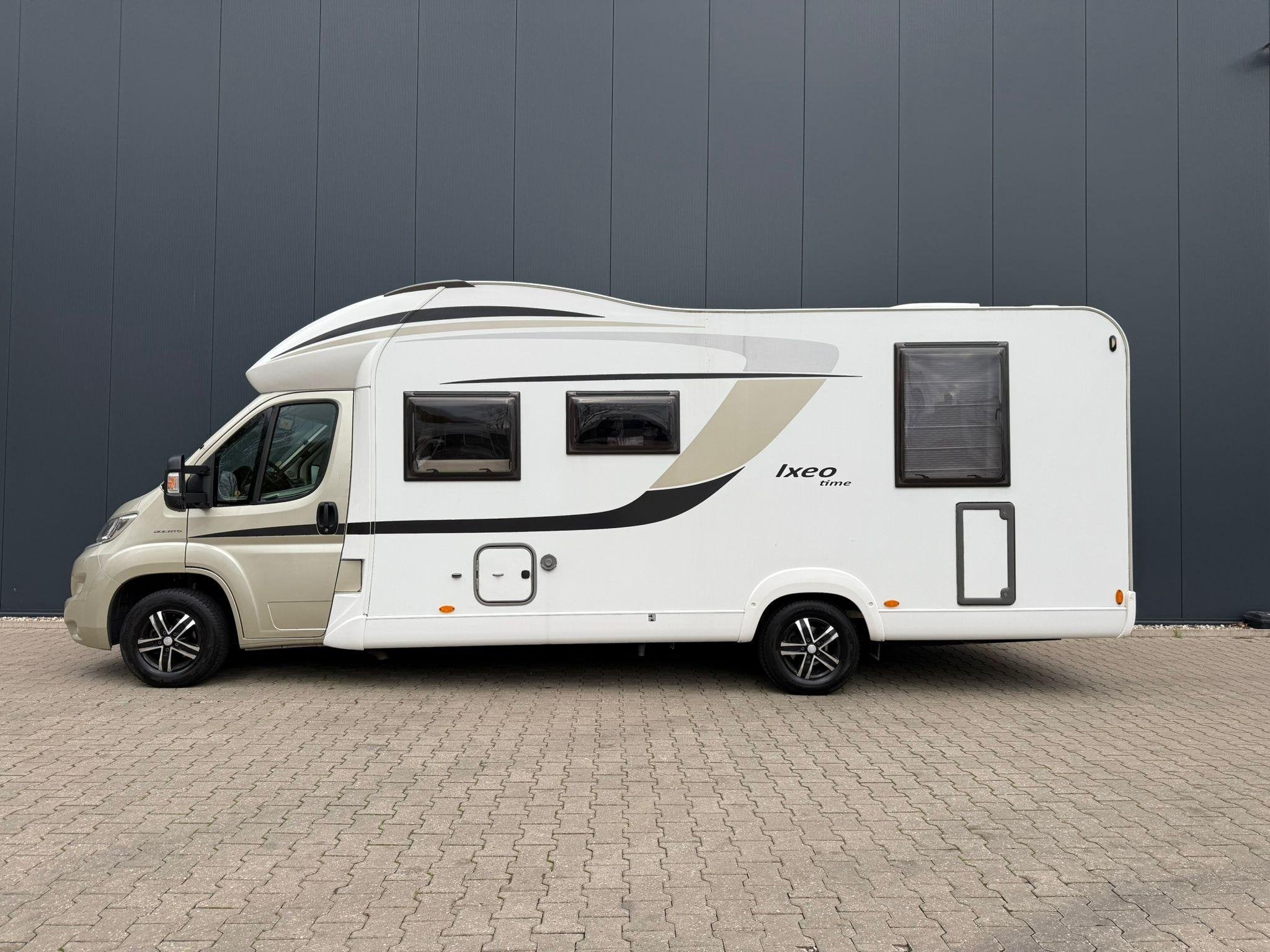Burstner Bt7453 Queensbed / trekhaak / topstaat, 7 tot 8 meter, Bedrijf, Bürstner, 7 tot 8 meter