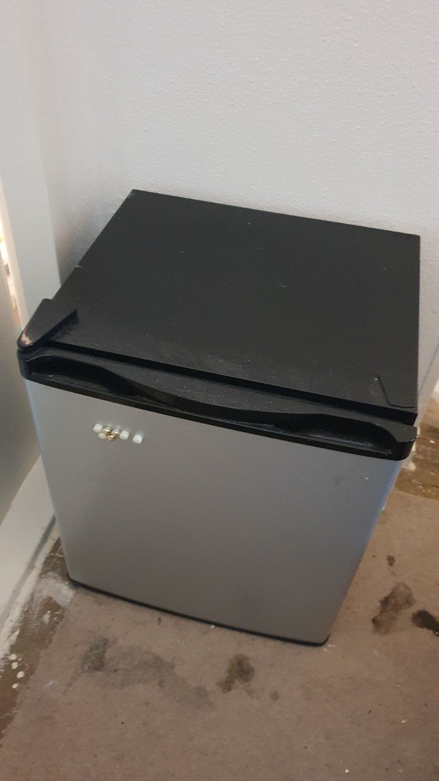 Compacte mini koelkast, Ophalen, Minder dan 75 liter, Zonder vriesvak, Gebruikt