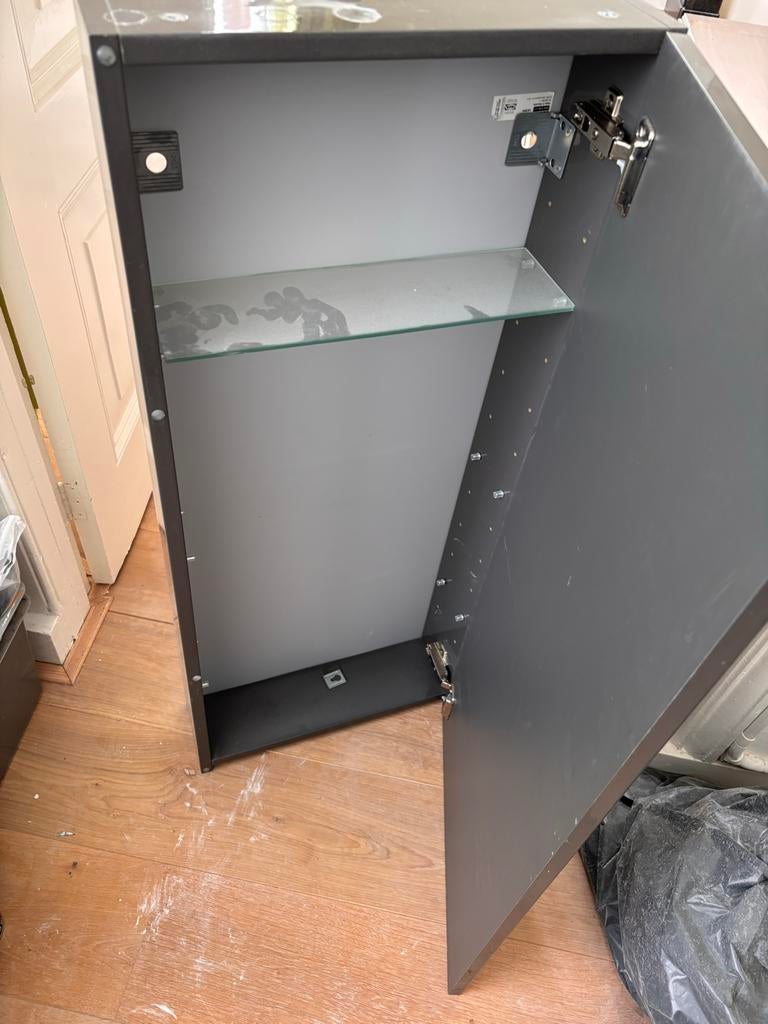 Twee IKEA badkamerkastjes met glazen plankjes 40x96x12, Ophalen, Zo goed als nieuw