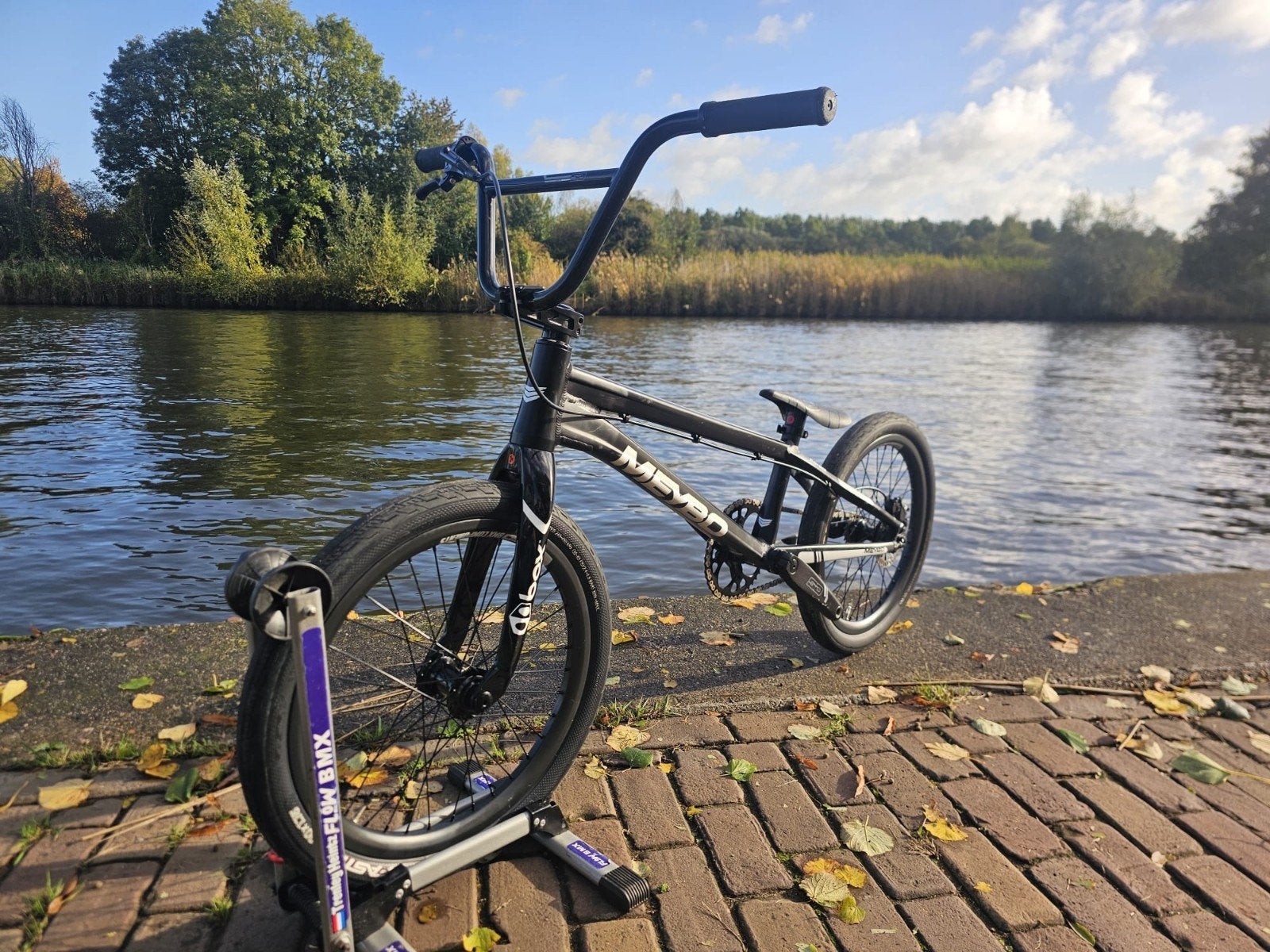 Meybo Patron BMX 2024 - Matzwart (Pro 22,5 inch), Ophalen, Gebruikt, Velgrem, Meybo
