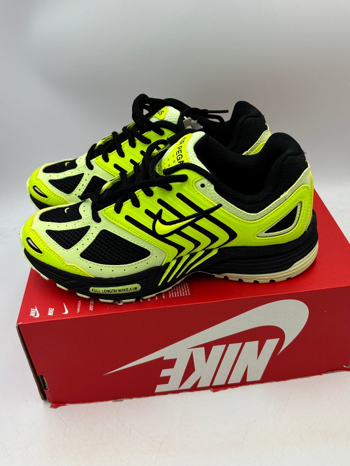 Nike air pegasus zwart geel maat 37.5 #denn375, Ophalen of Verzenden, Nieuw, Zwart, Sneakers of Gympen