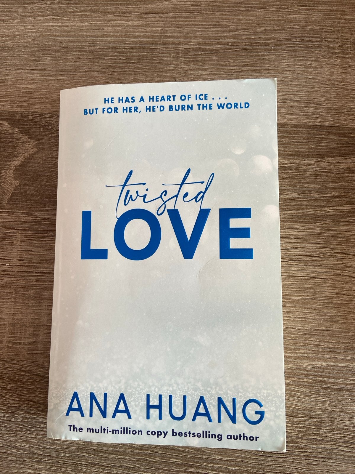 Twisted Love - Ana Huang (Engels), Boeken, Romans, Ophalen of Verzenden, Gelezen, Wereld overig