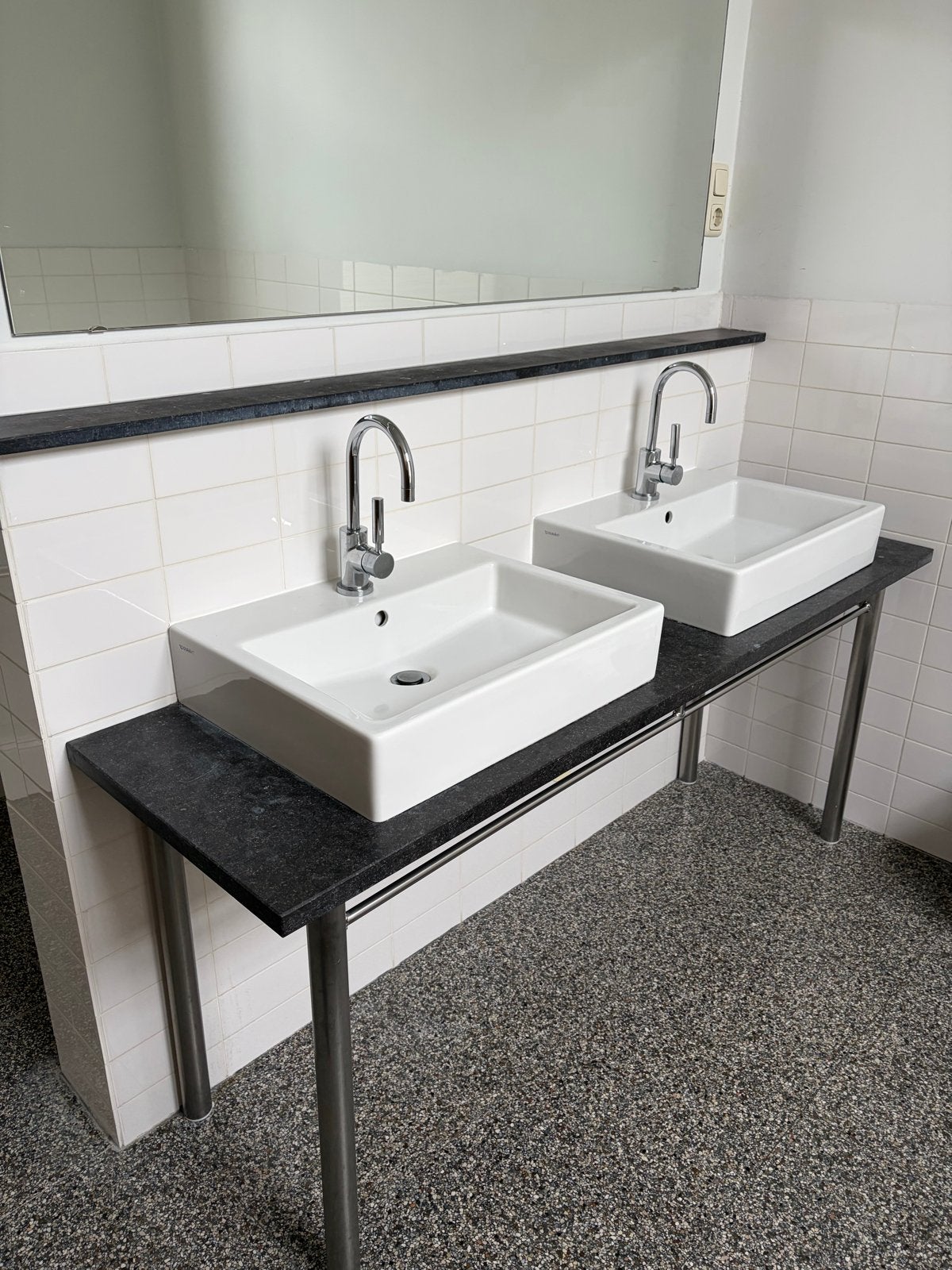 Dubbele wastafel met blad van 177x51.5x3 cm, Huis en Inrichting, Badkamer | Badkamermeubels, Ophalen, Gebruikt, 150 tot 200 cm