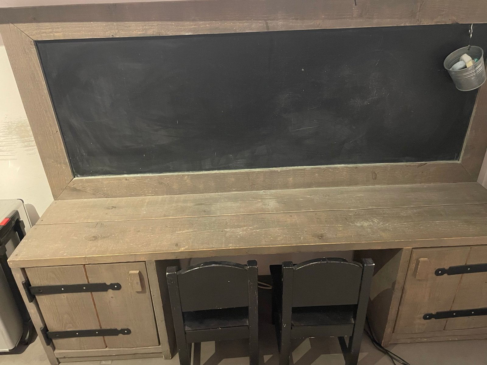 Steigerhouten kinderbureau/tekentafel, krijtbord en kastjes, Huis en Inrichting, Ophalen, Opbergruimte, Hout, Kinderbureau