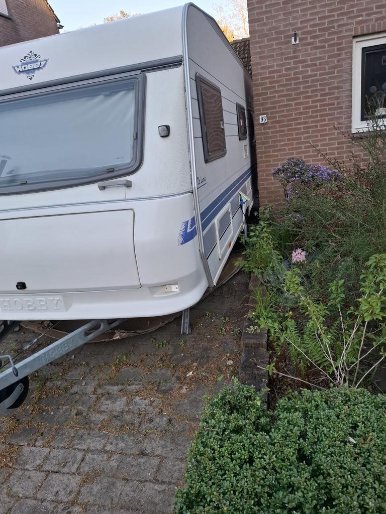 Caravan Hobby De Luxe uit 1999, Rondzit, Hobby, Particulier, Uitbouw voortent