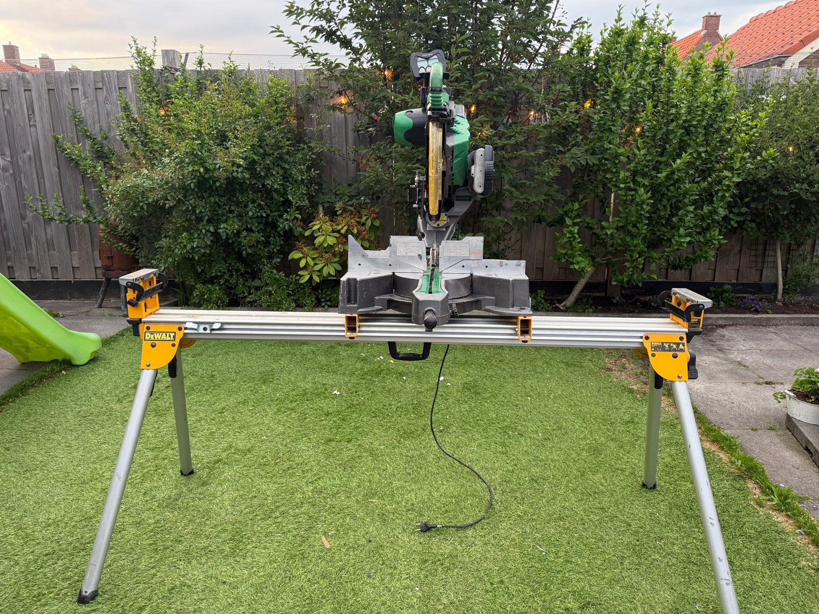 Hitachi C12LSH 305  afkortzaag DeWalt onderstel 4 zaagbladen, Ophalen, Gebruikt, 70 mm of meer, Afkortzaag