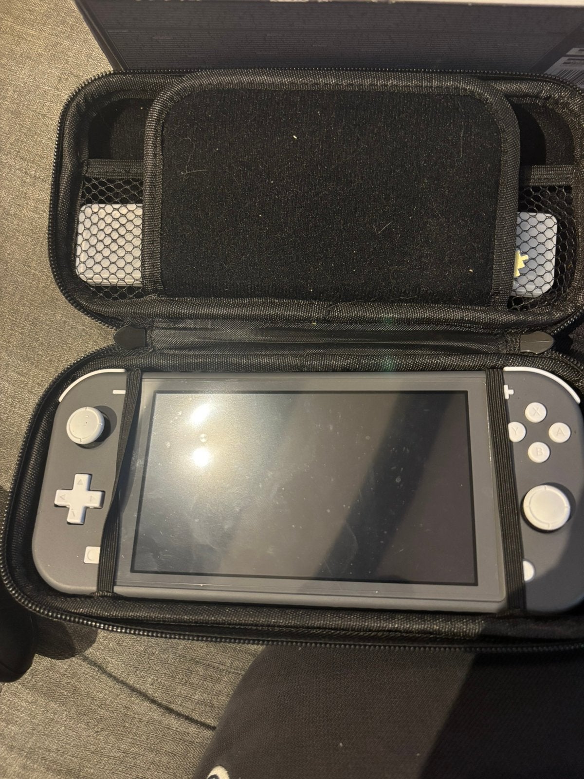 Titel: Grijze Nintendo Switch Lite zo goed als nieuw + doos,, Spelcomputers en Games, Ophalen, Grijs, Zo goed als nieuw