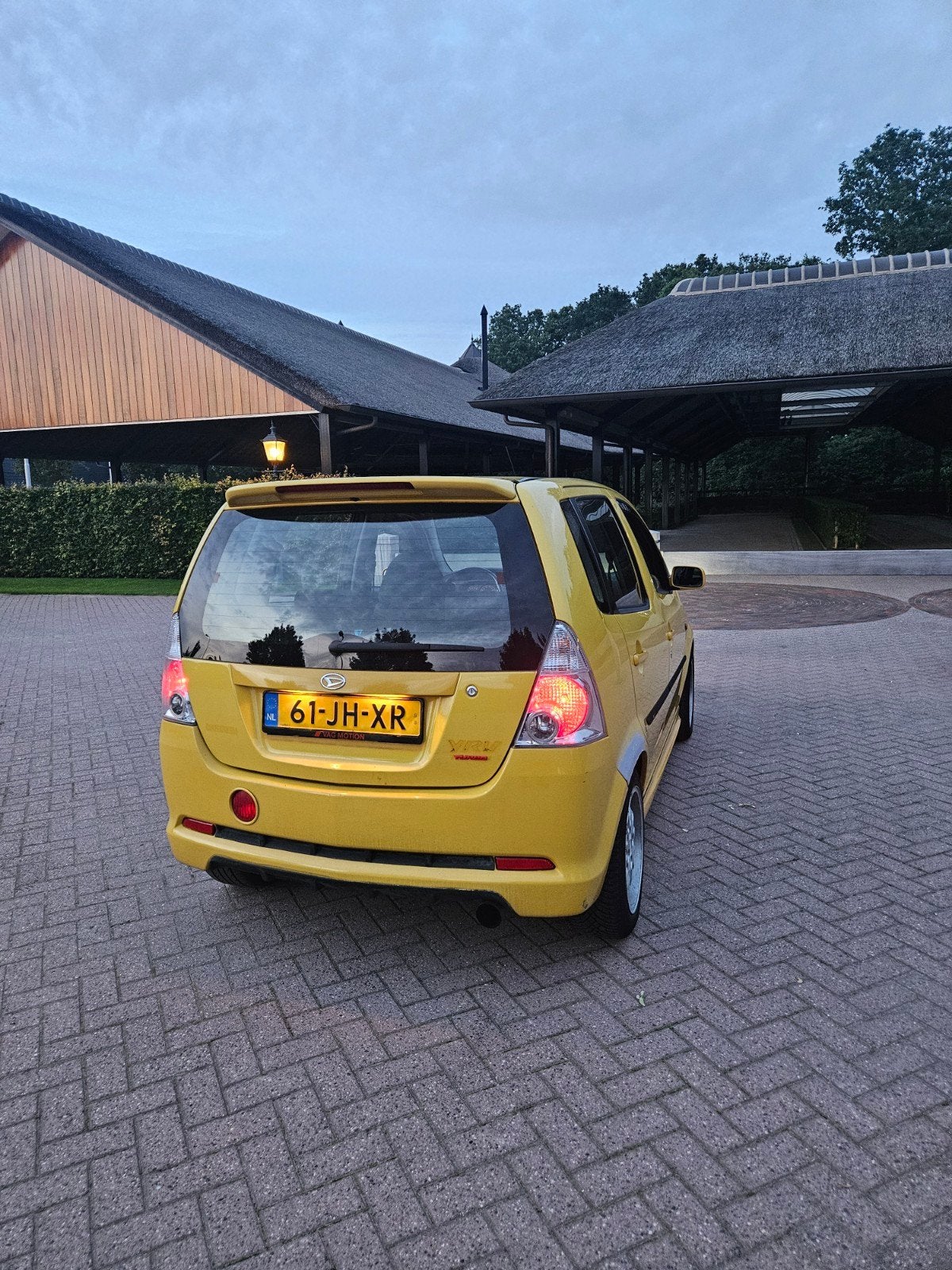 Daihatsu YRV 1.3 Turbo Automaat 2002 Geel, 31 €/maand, 4 cilinders, 129 pk, 1000 kg