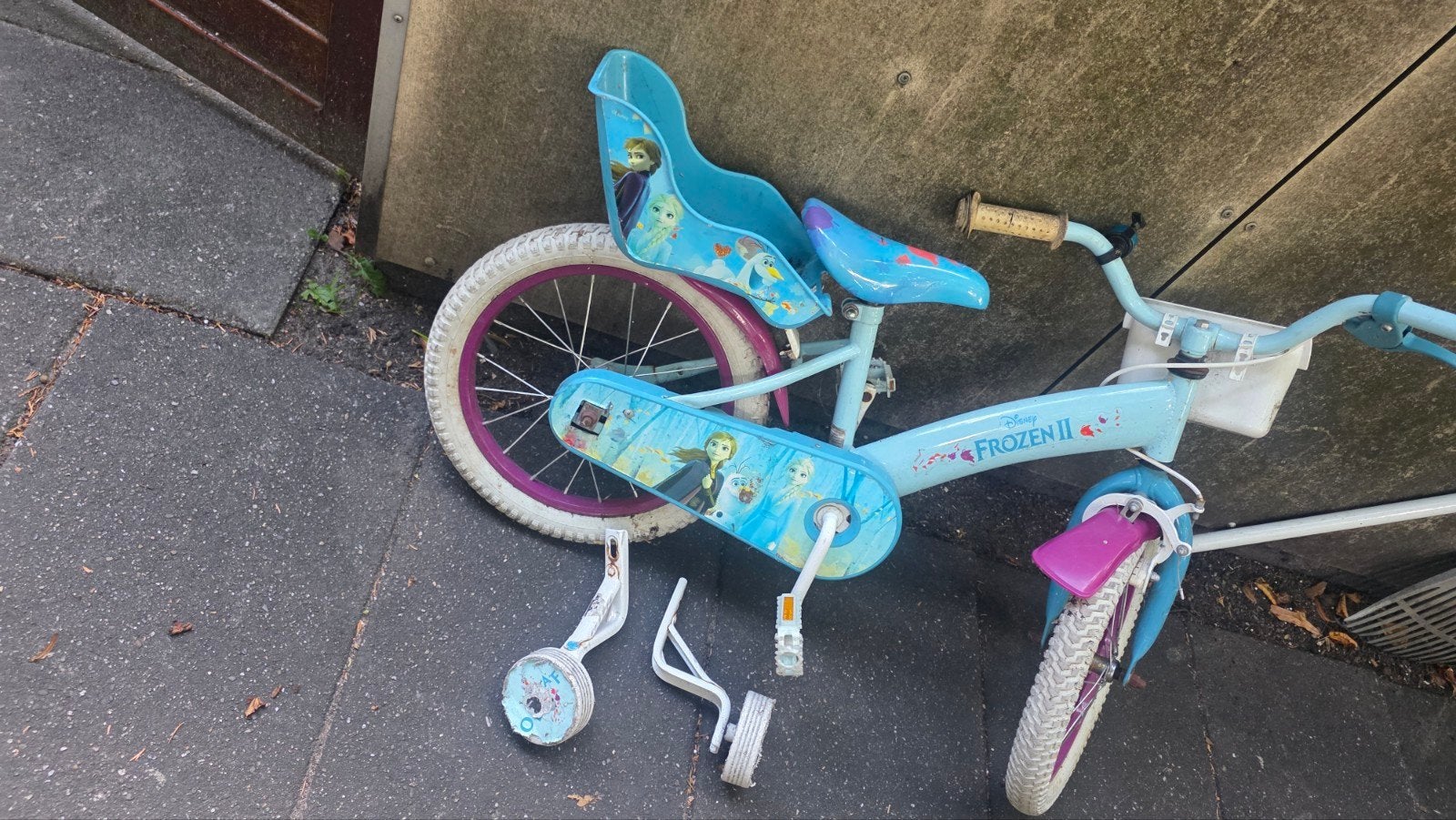 Kinderfiets Frozen II met zijwieltjes, Fietsen en Brommers, Terugtraprem, Zijwieltjes, Ophalen of Verzenden, Disney Frozen