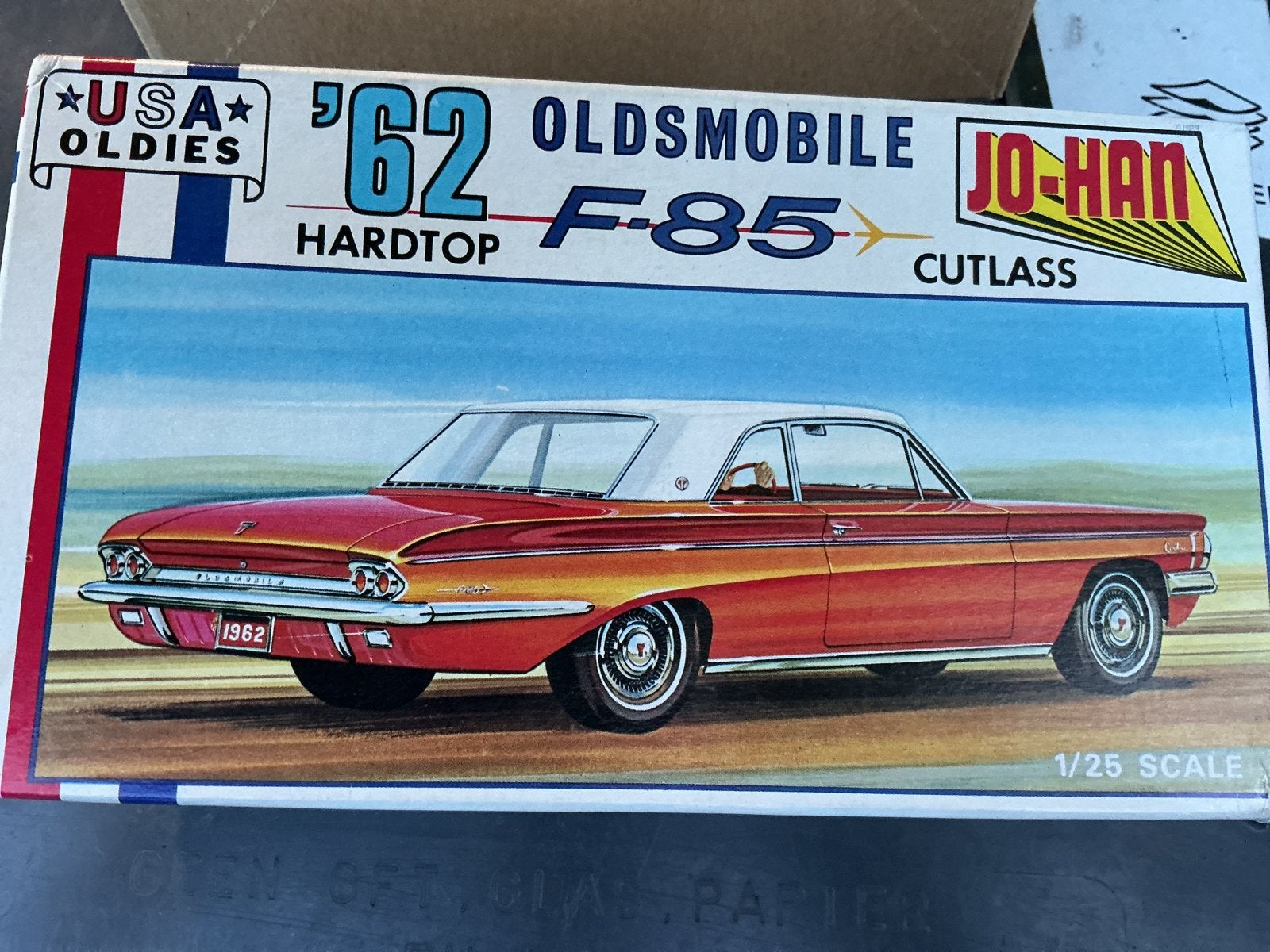 Jo-Han '62 Oldsmobile F-85 Cutlass Hardtop modelbouwkit, Hobby en Vrije tijd, Overige merken, Auto, 1:32 tot 1:50, Nieuw