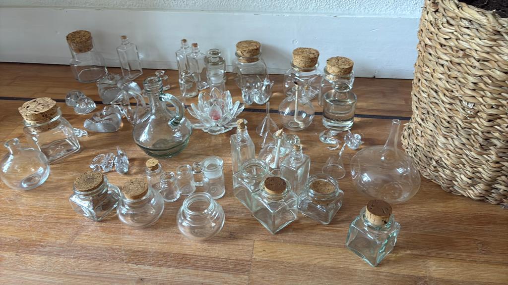 Diverse Glasverzameling: Flesjes, Potjes en Decoratie, Ophalen