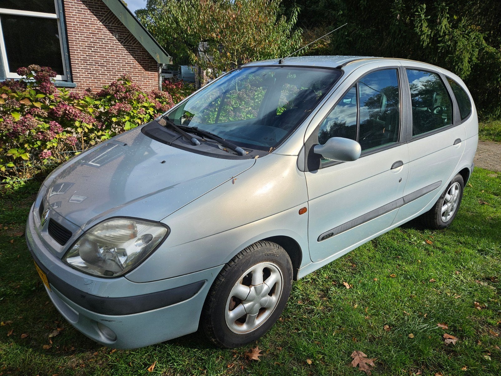 Renault Scénic 1.6 16V RXE AUT 2000 Grijs, Auto's, 1250 kg, 4 cilinders, Origineel Nederlands, Particulier