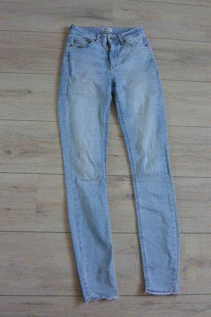 Only - Lichtblauwe spijkerbroek - XS - 34, Only, Blauw, Ophalen of Verzenden, Zo goed als nieuw