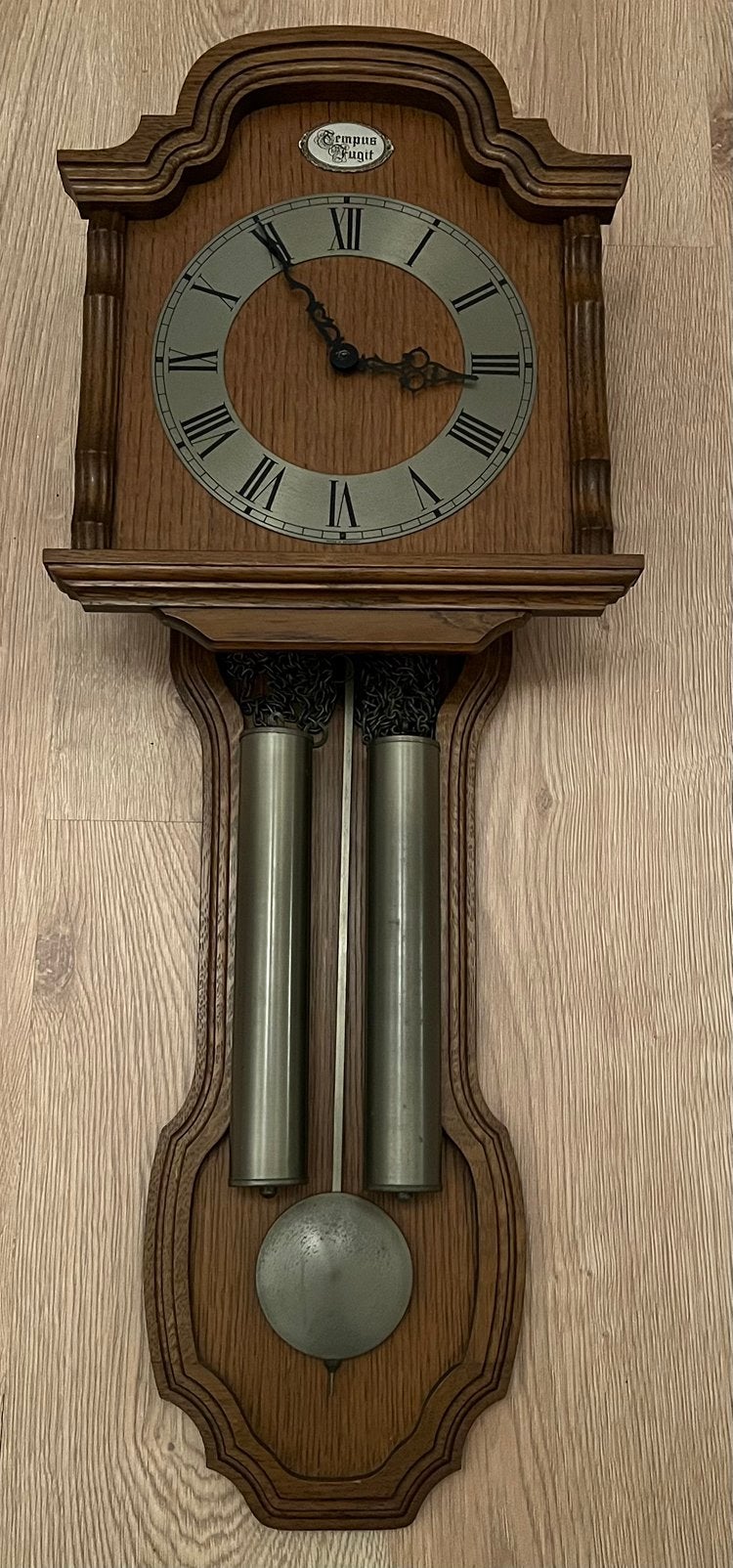 tempus fugit wandklok, Ophalen