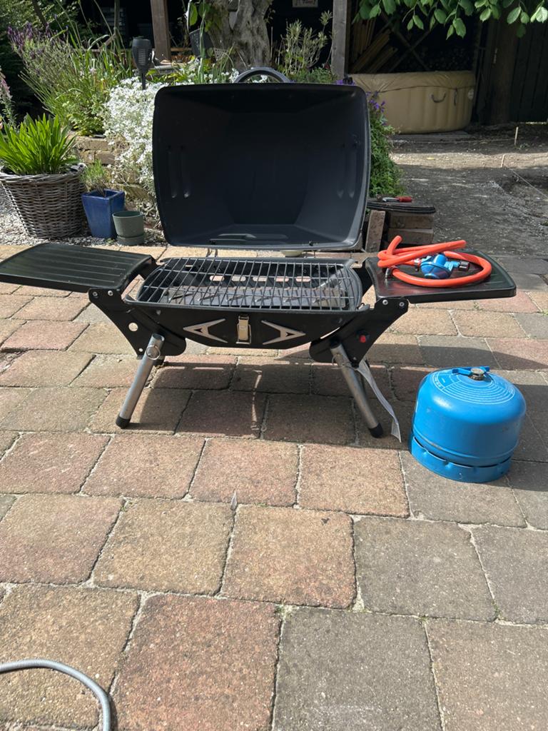 Gas barbecue tafelmodel incl. gasflesje - 1x gebruikt, Tuin en Terras, Gasbarbecues, Ophalen, Zo goed als nieuw