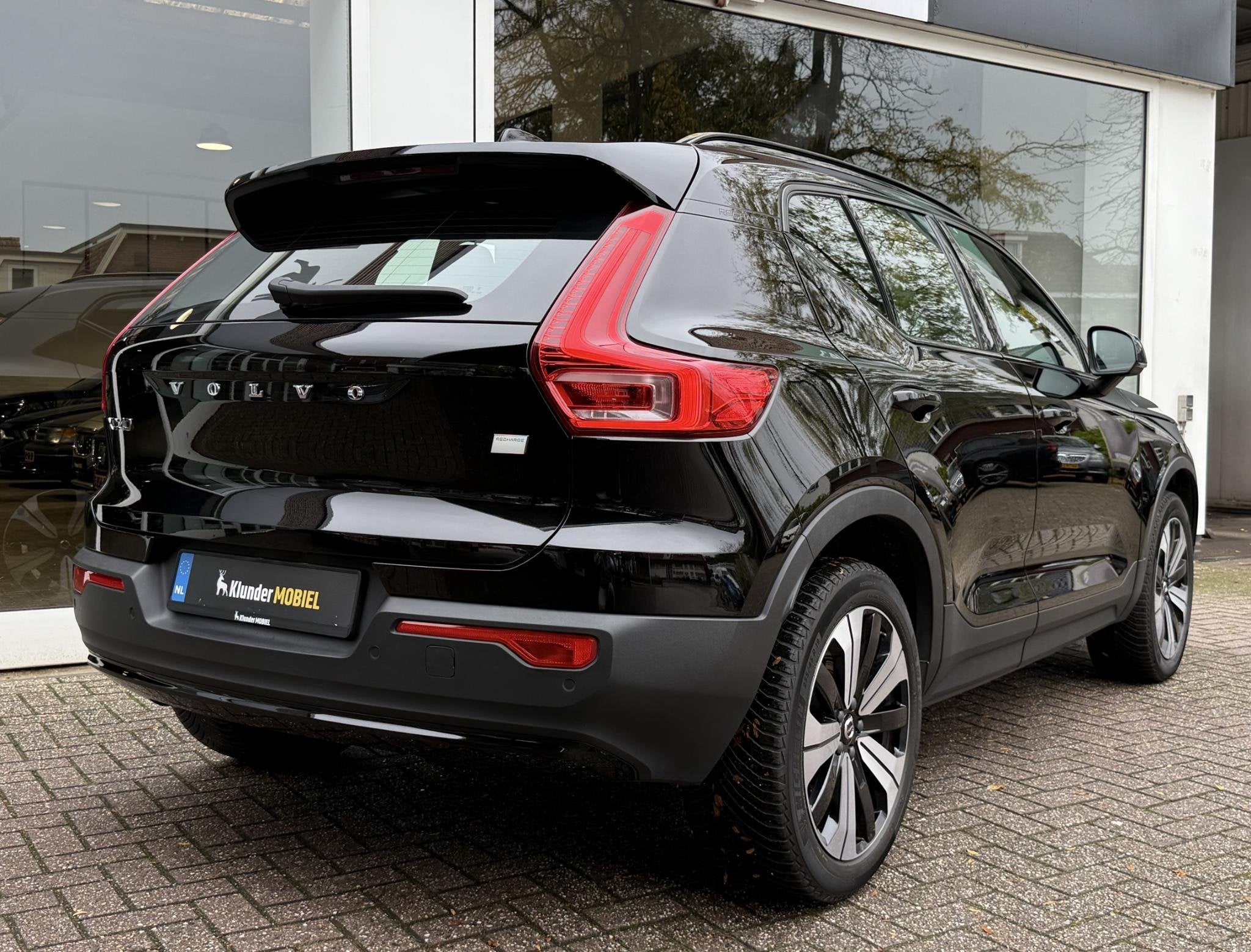 Volvo XC40 Recharge Core 69 kWh |Warmtepomp|Stuurverw.|Camer, Auto's, Dealer onderhouden, Stof, Gebruikt, Lane Keeping Assist
