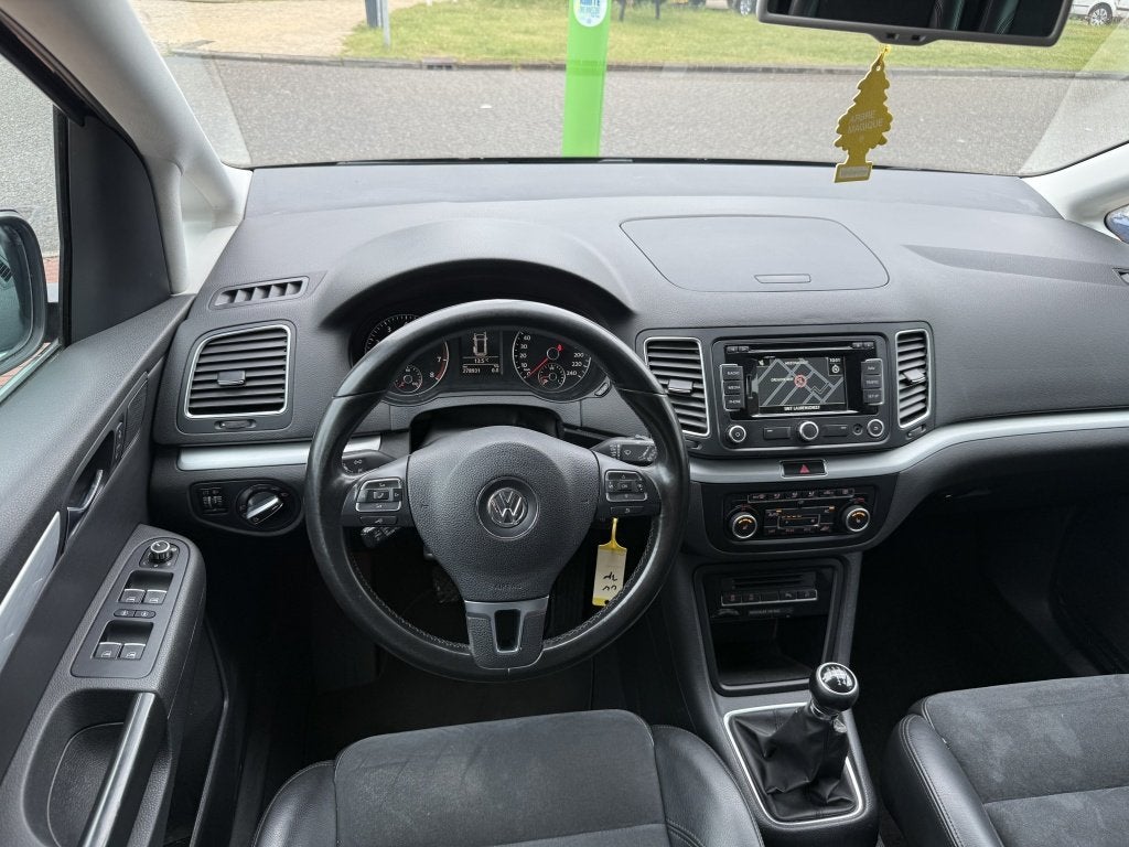 Volkswagen Sharan 1.4 TSI Highline 7p airco navi leer trekha, Auto's, Euro 5, 4 cilinders, 150 pk, Zwart
