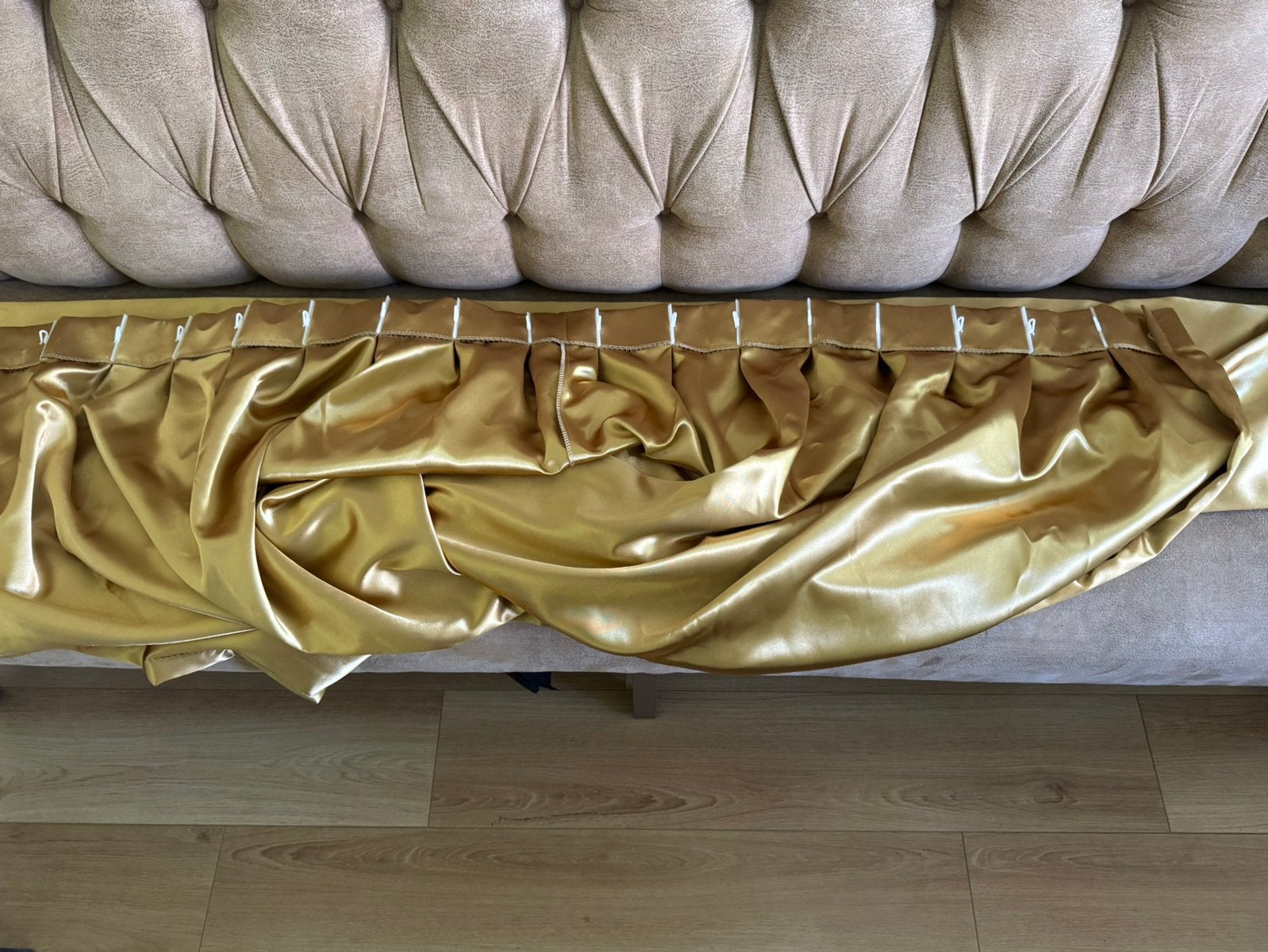 Goud Gordijnen/Gold Curtains, Huis en Inrichting, Stoffering | Gordijnen en Lamellen, Ophalen, 167 cm, Zo goed als nieuw, Gordijn