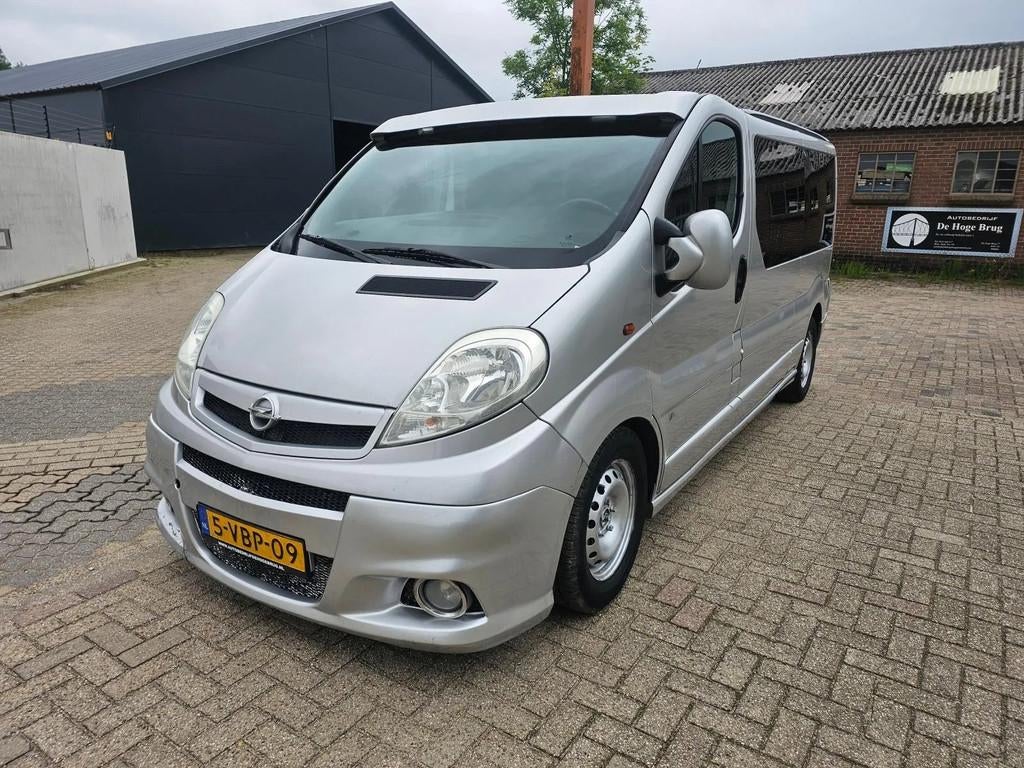 Opel Vivaro 2.5 CDTI L2H1 DC VPC, Apk,Nap,Airco,Trekaak, Auto's, Bestelauto's, Voorwielaandrijving, 145 pk, Gebruikt, Zwart