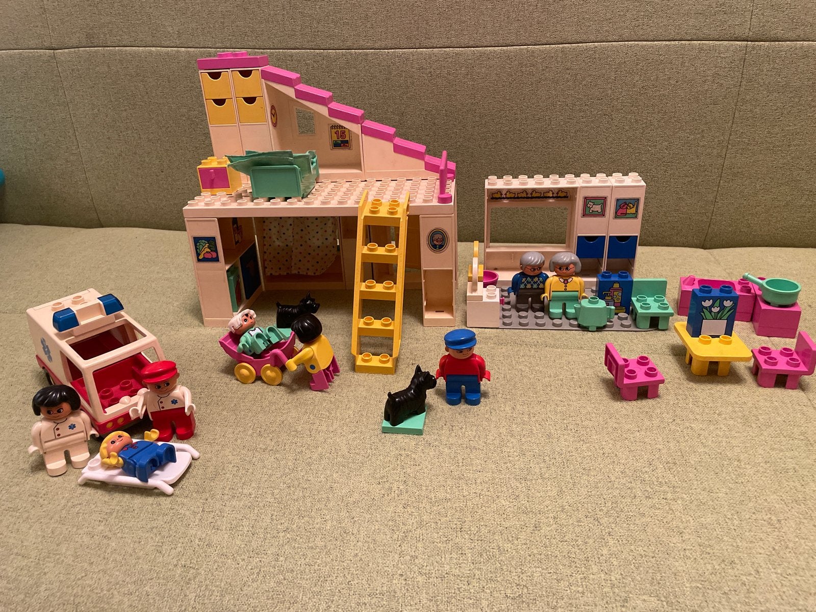 Oude Duplo sets jaren '90: Oma's huis, Ambulance, Moeder & b, Kinderen en Baby's, Gebruikt, Overige thema's, Ophalen of Verzenden