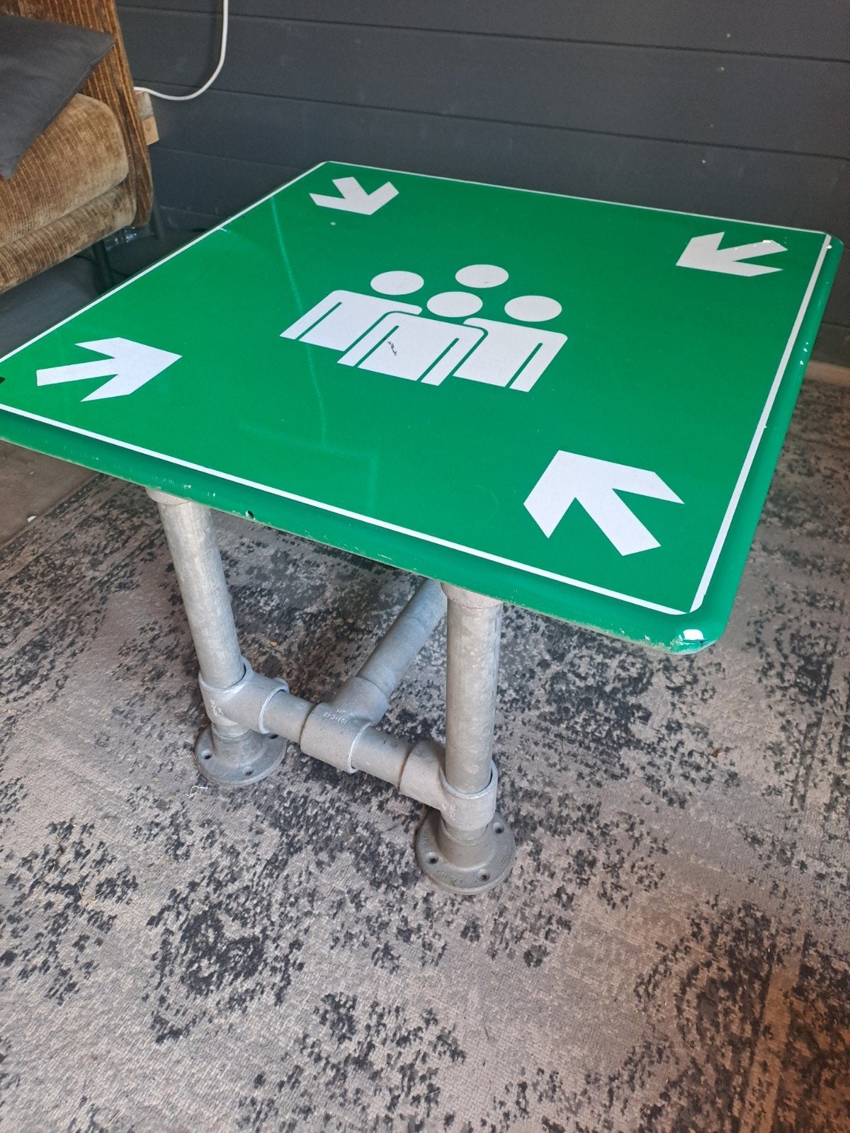 Leuke tafel voor in mancave verkeersbord steigerbuis, Ophalen, Rechthoekig, 50 tot 100 cm