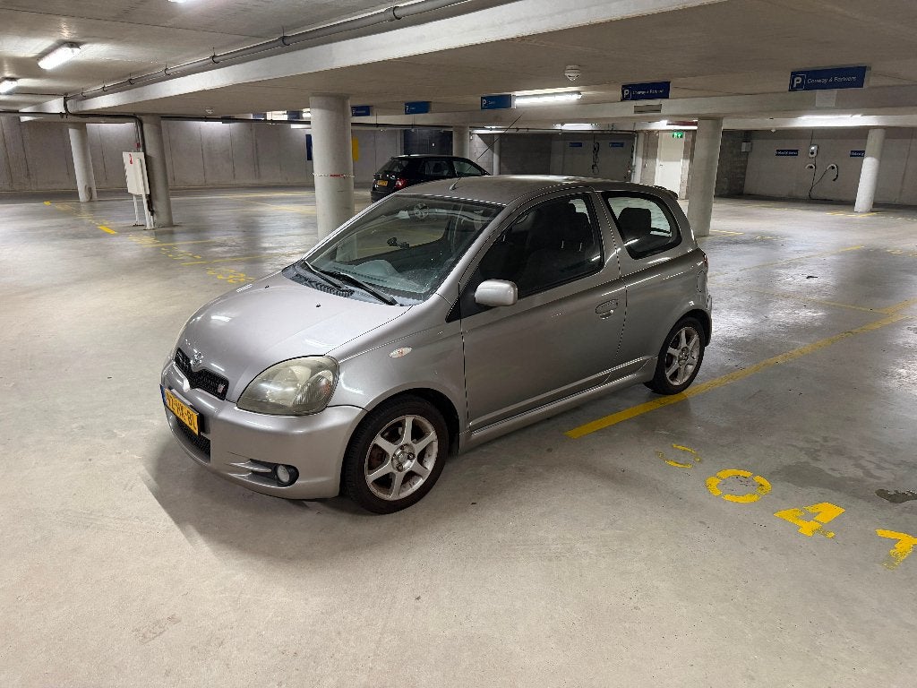 Toyota Yaris 1.5 16V Vvti 3DR T Sport 2001 Grijs + Trekhaak!, Voorwielaandrijving, 1497 cc, 4 cilinders, 400 kg