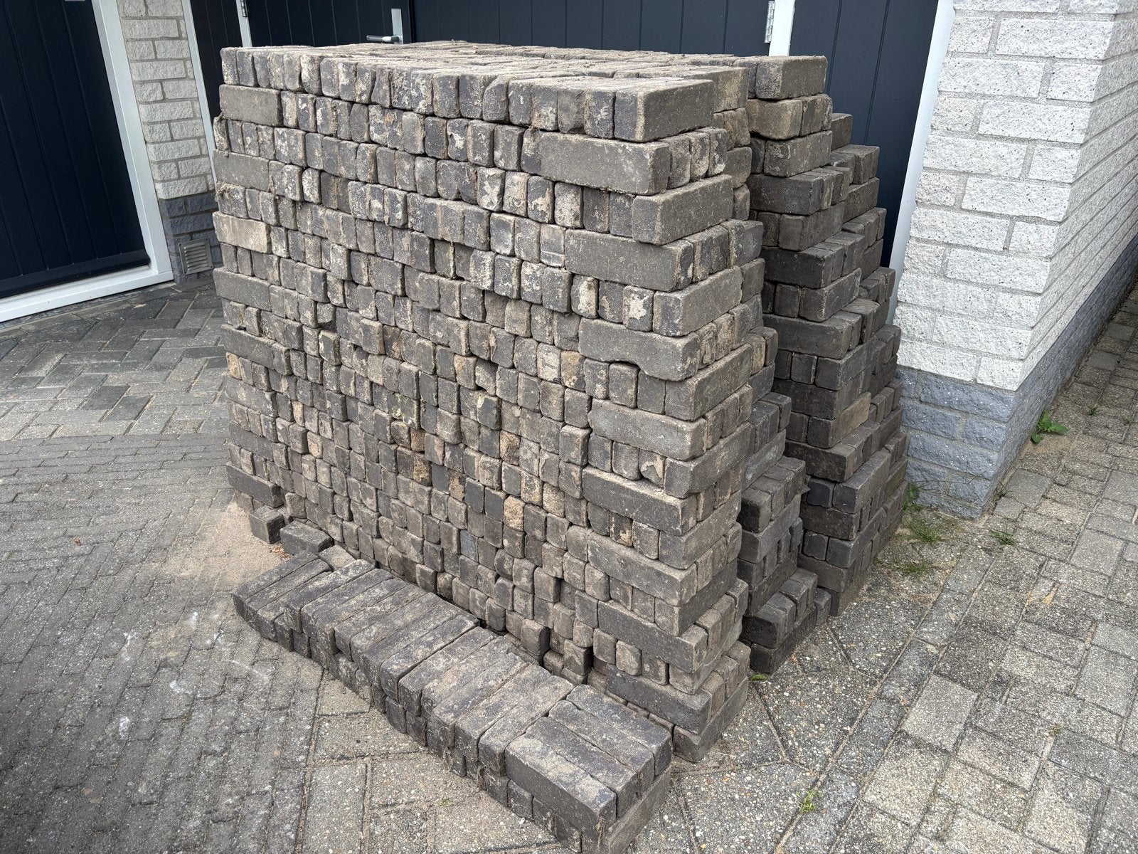 Ruim 30m2 Gebakken getrommelde klinkers Caron Zwart, Ophalen, Gebruikt, Keramiek, Klinkers