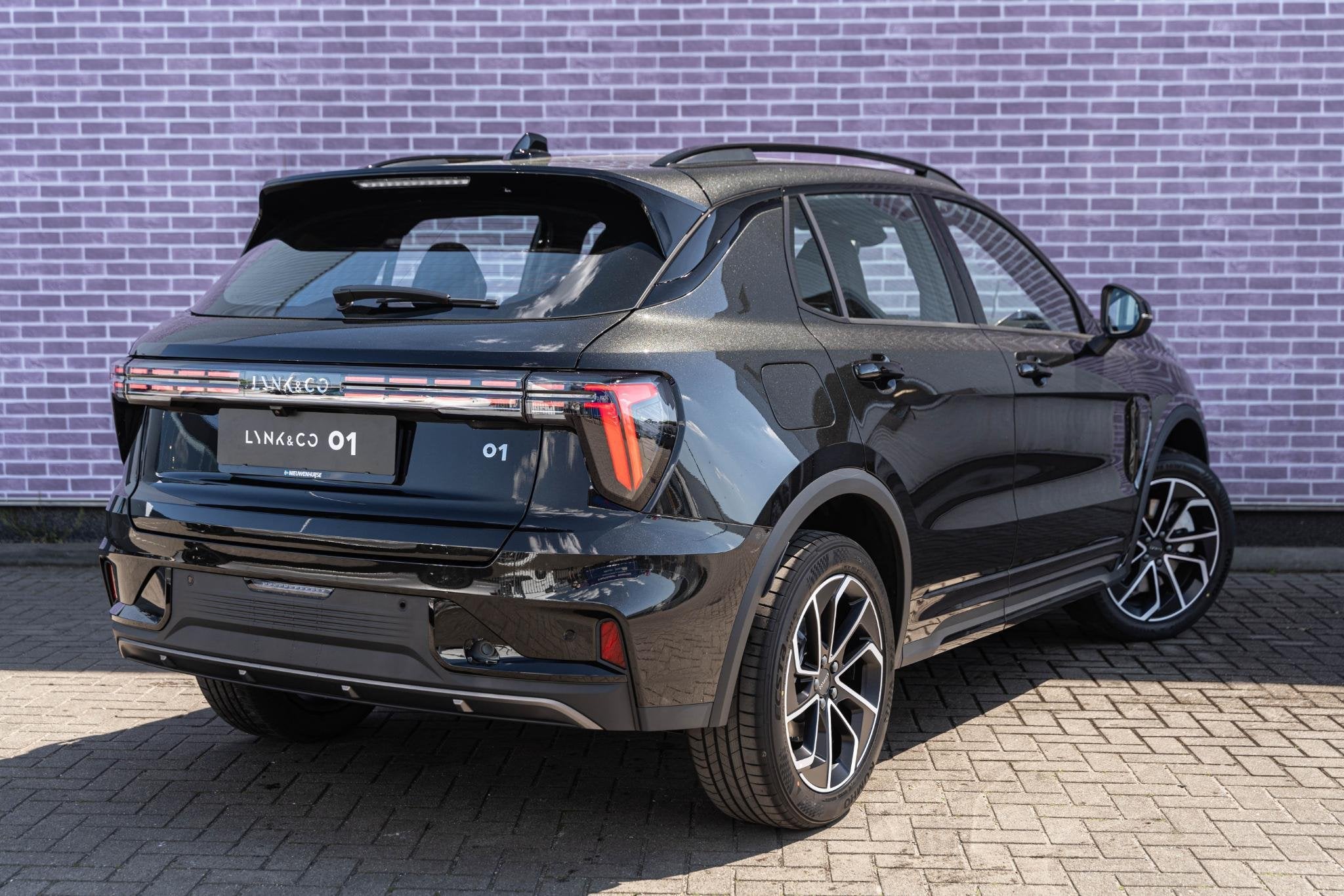 Lynk & Co 01 Plug-in Hybrid 1.5 Core | GRATIS TREKHAAK | PHE, 4 cilinders, Automatische klimaatregeling, Alcantara, Zwart