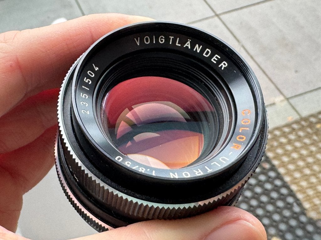 Voigtlander Color-Ultron 50mm f1.8, Ophalen of Verzenden, Zo goed als nieuw, Standaardlens