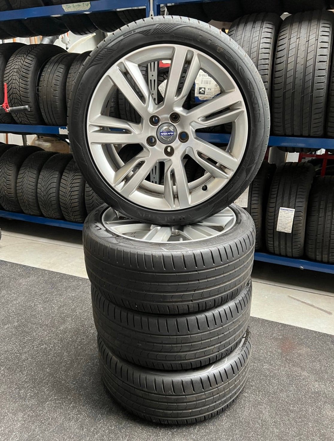Volvo 18 inch goede vredestein zomerbanden, Ophalen, 18 inch, Velg(en), Zomerbanden