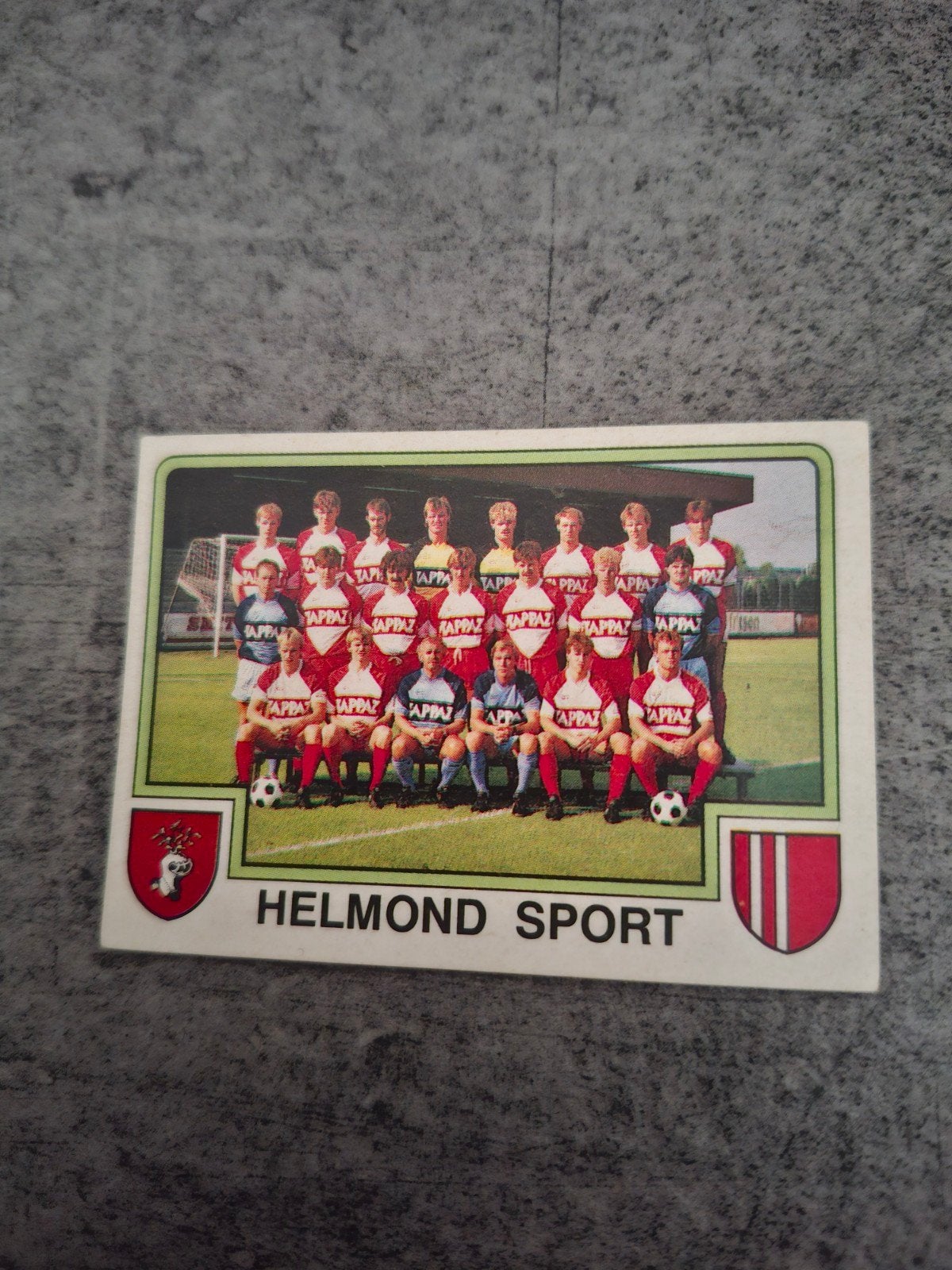 Panini sticker Voetbal 86. Teamfoto Helmond Sport., Ophalen of Verzenden, Zo goed als nieuw, Sticker