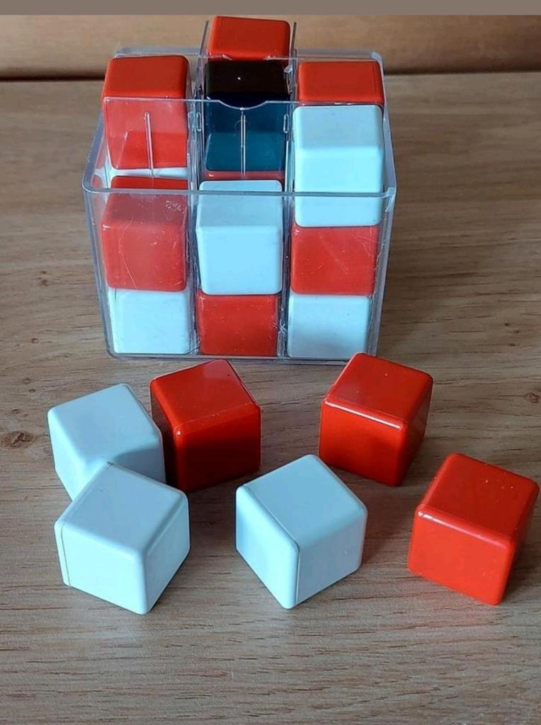 VINTAGE CUBLINO DRIE OP EEN RIJ DRIEDIMENSIONAAL*DENK SPEL, Verzenden, Gebruikt