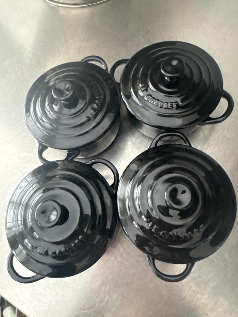 Le Creuset Mini Cocottes - Set van 4, Ophalen, Zo goed als nieuw, Gietijzer, Pot, Bus of Blik