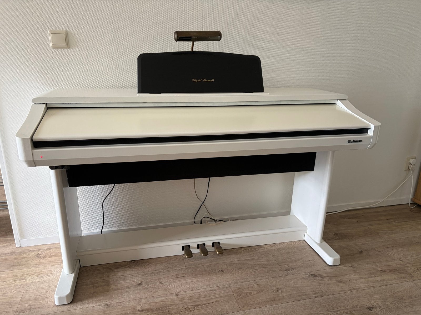 Witte digitale piano Roland PR305, Muziek en Instrumenten, Piano's, Ophalen, Wit, Digitaal, Zo goed als nieuw