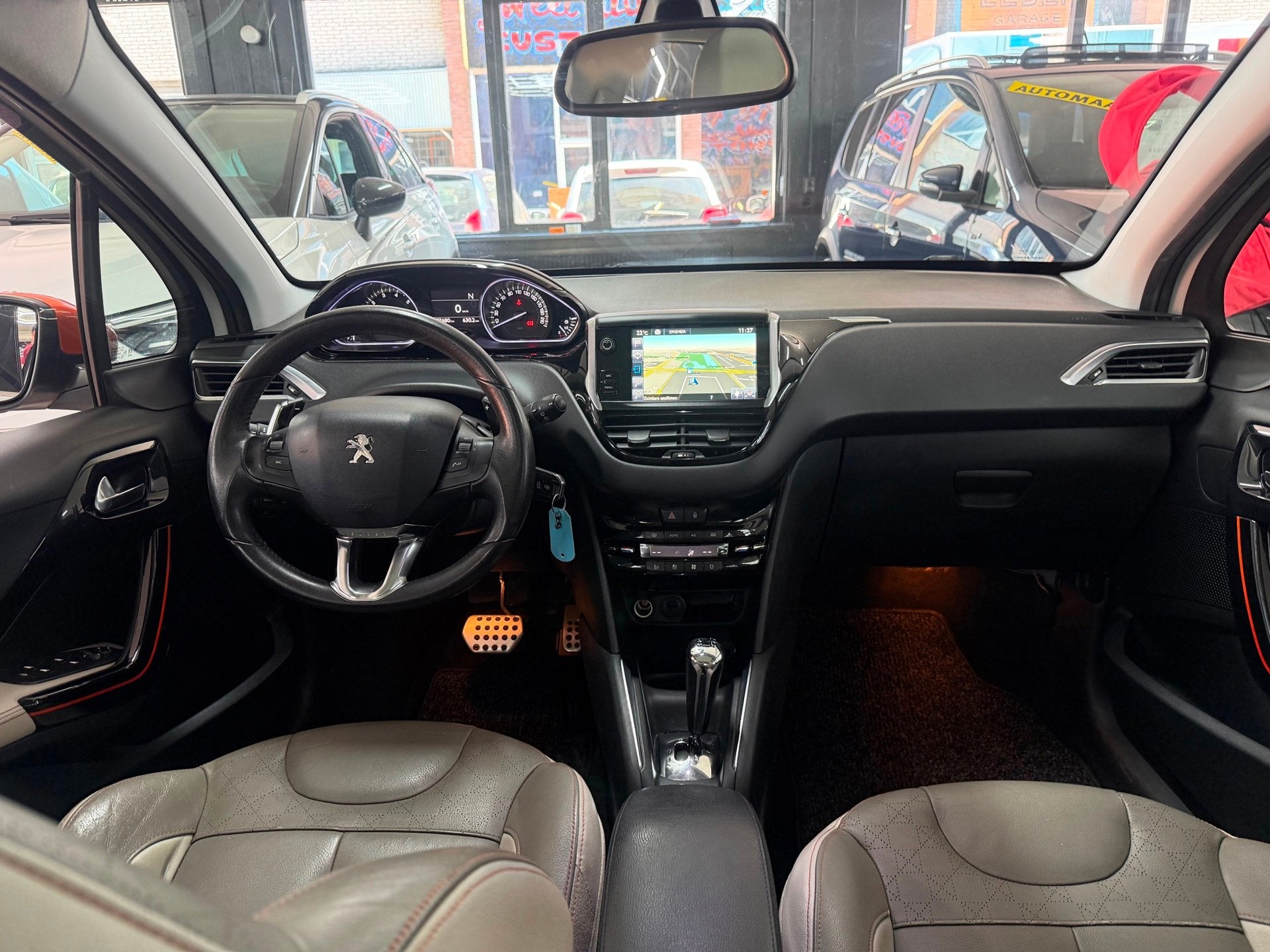 Peugeot 208 1.2 e-VTi Roland Garros Pano | Automaat | Navi, 1199 cc, 82 pk, Wit, 3 cilinders