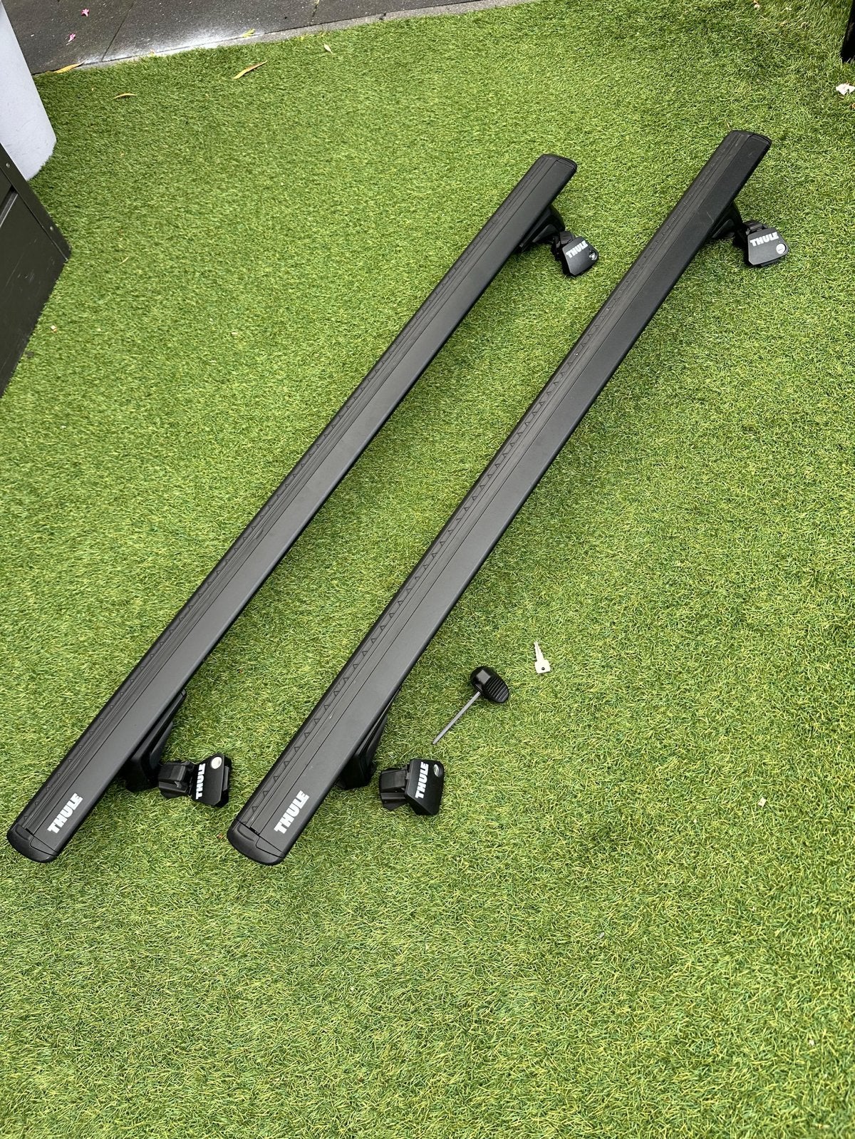 Thule wingbar Evo en dragers (open rails) - black edition, Auto diversen, Dakdragers, Zo goed als nieuw, Ophalen