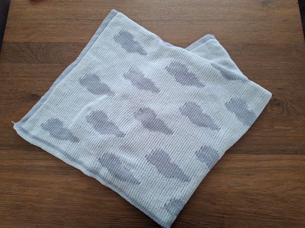 Primark babydeken met wolkenmotief grijs/wit 90x85 cm, Ophalen of Verzenden, Gebruikt, 85 tot 100 cm, Deken