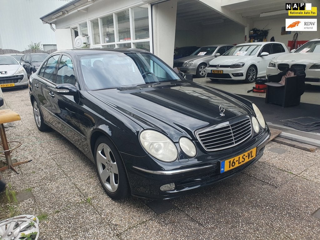 Mercedes-Benz E-klasse 240 Avantgarde Automaat Inruil Mogeli, Auto's, Automaat, Achterwielaandrijving, Gebruikt, 2597 cc