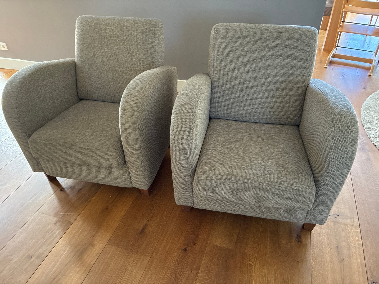 Twee comfortabele grijze fauteuils, Huis en Inrichting, Ophalen, Gebruikt, Stof, 75 tot 100 cm