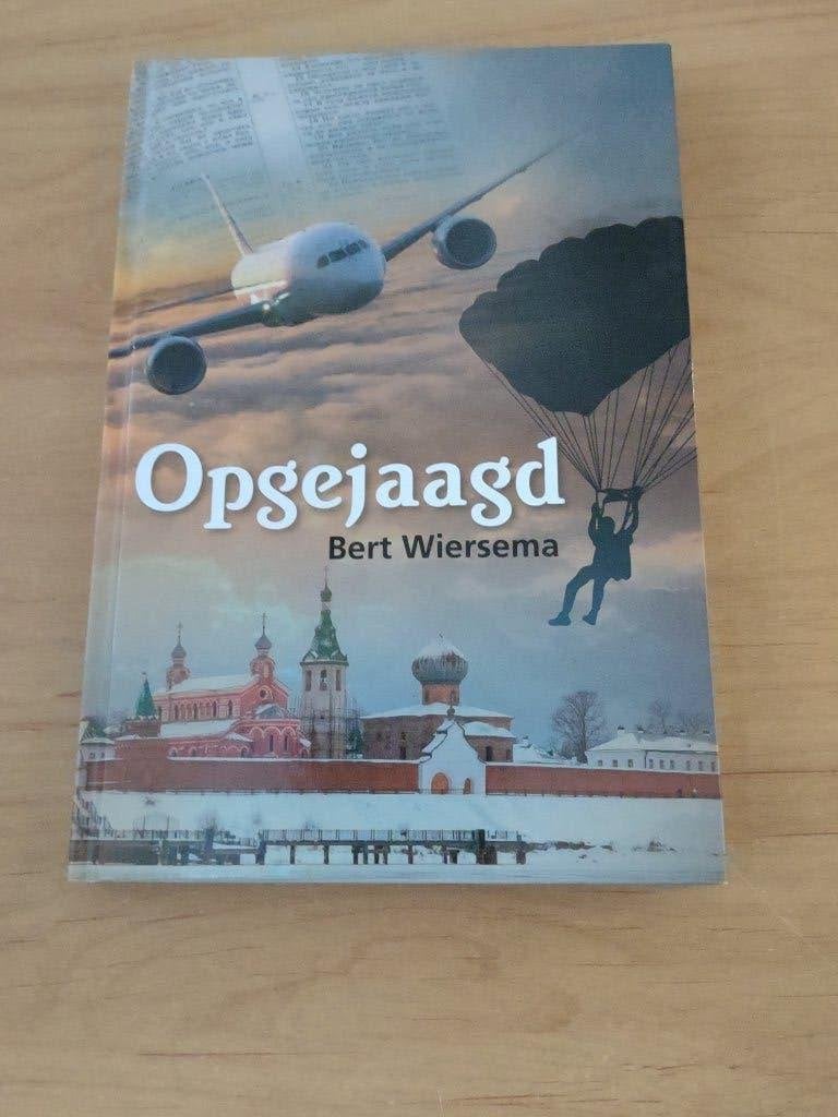 Opgejaagd- Bert Wiersema, Ophalen of Verzenden, Zo goed als nieuw