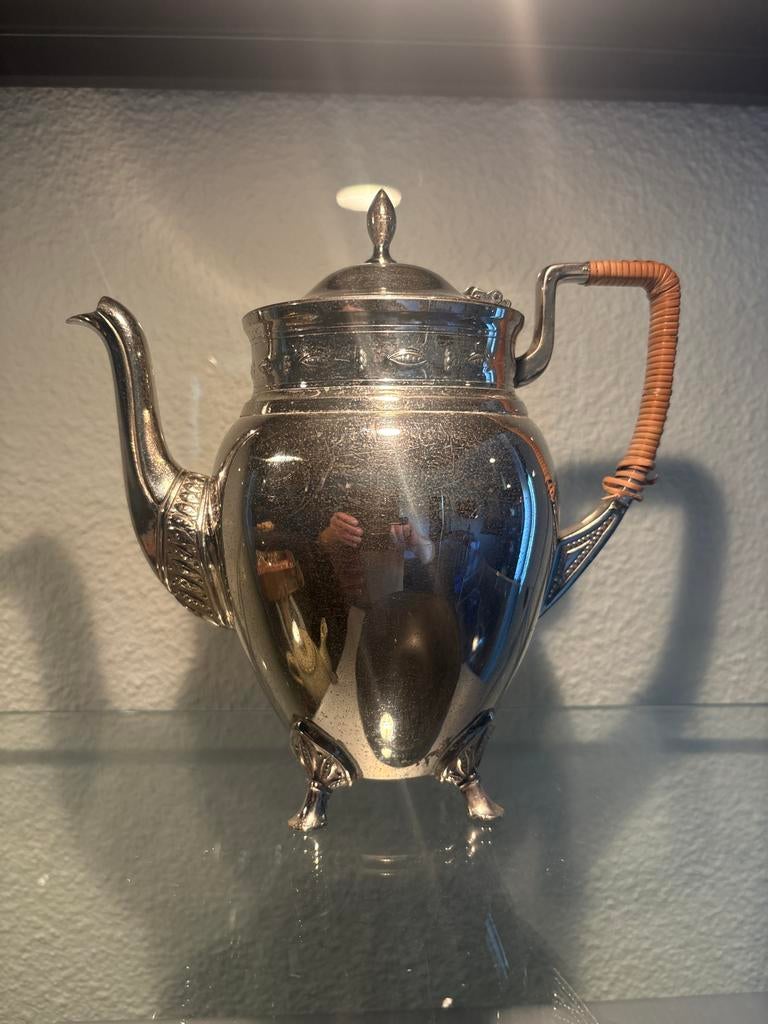 Antieke verzilverde theepot met rieten handvat, Ophalen of Verzenden, Zilver