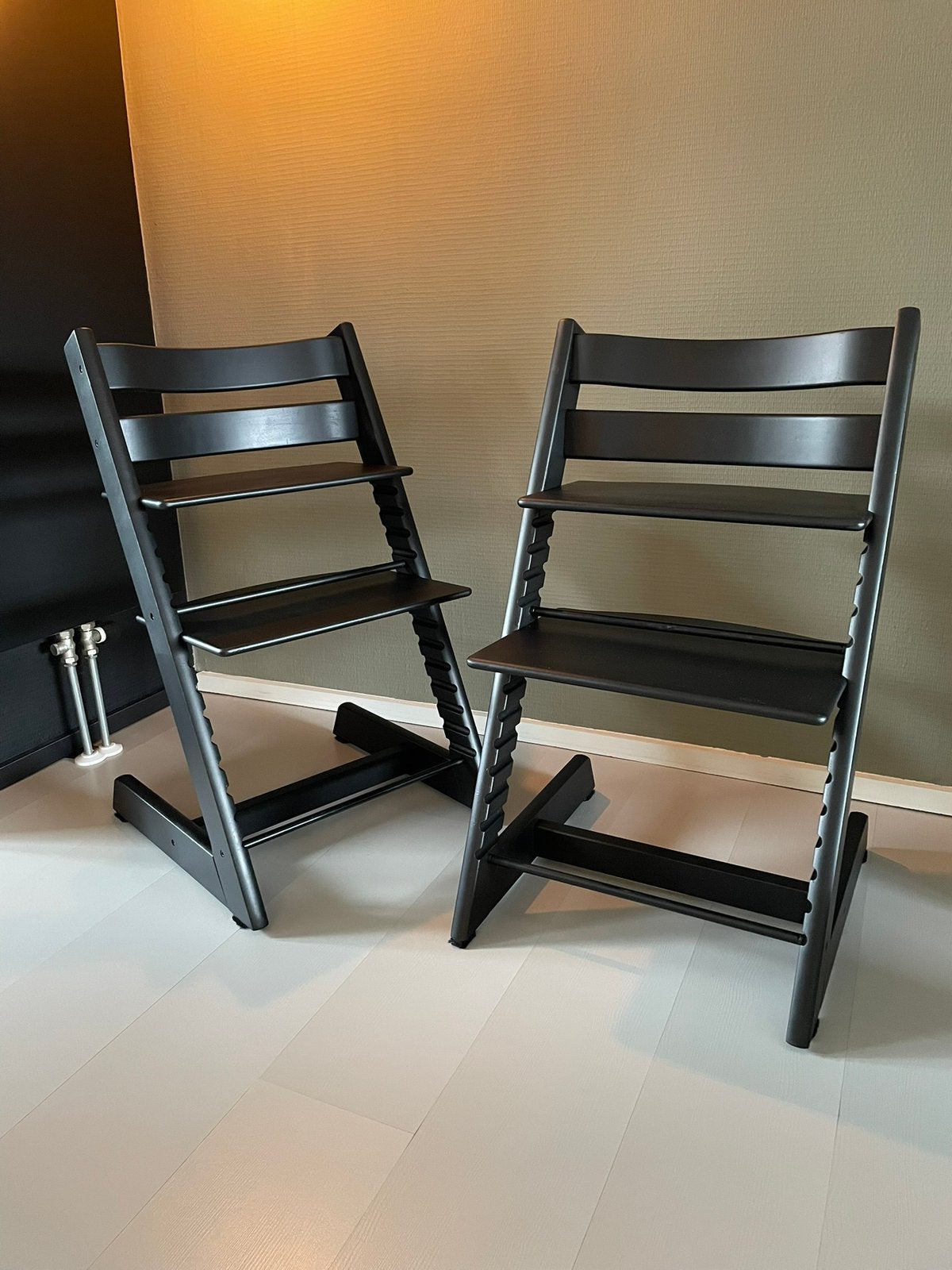 Stokke Tripp Trapp kinderstoelen mat zwart, Ophalen, Zo goed als nieuw, Meegroeistoel, Aanschuifbaar