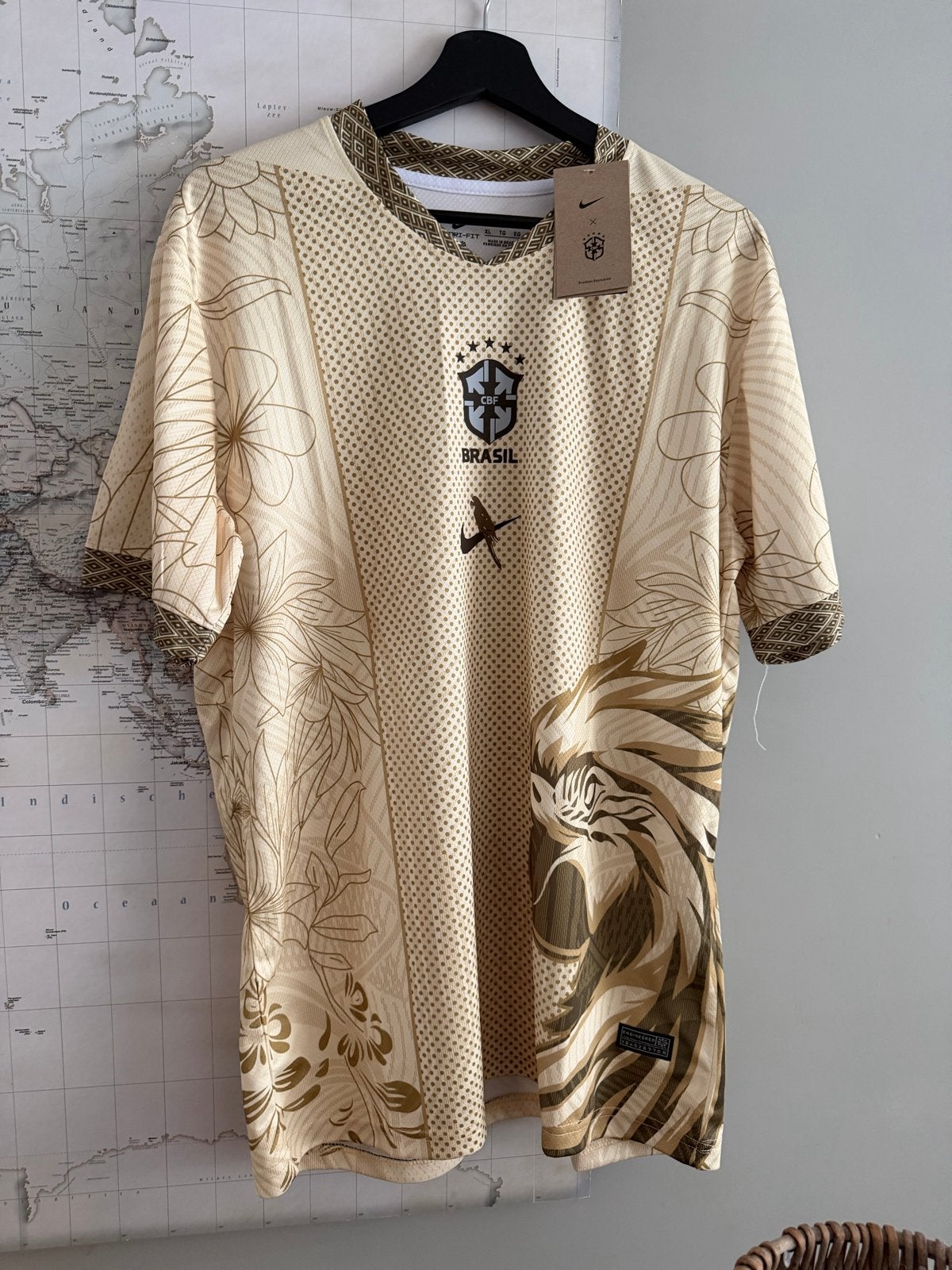 Nike Brazilië Thuisshirt 2022/2023 Neymar Jr. Maat xl, Ophalen of Verzenden, Nieuw, Maat 56/58 (XL), Beige