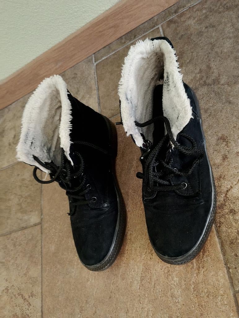 Zwarte Enkel Schoenen Met Nep Bont Voering Maat 39, Zwart, Ophalen of Verzenden, Sneakers of Gympen, Zo goed als nieuw