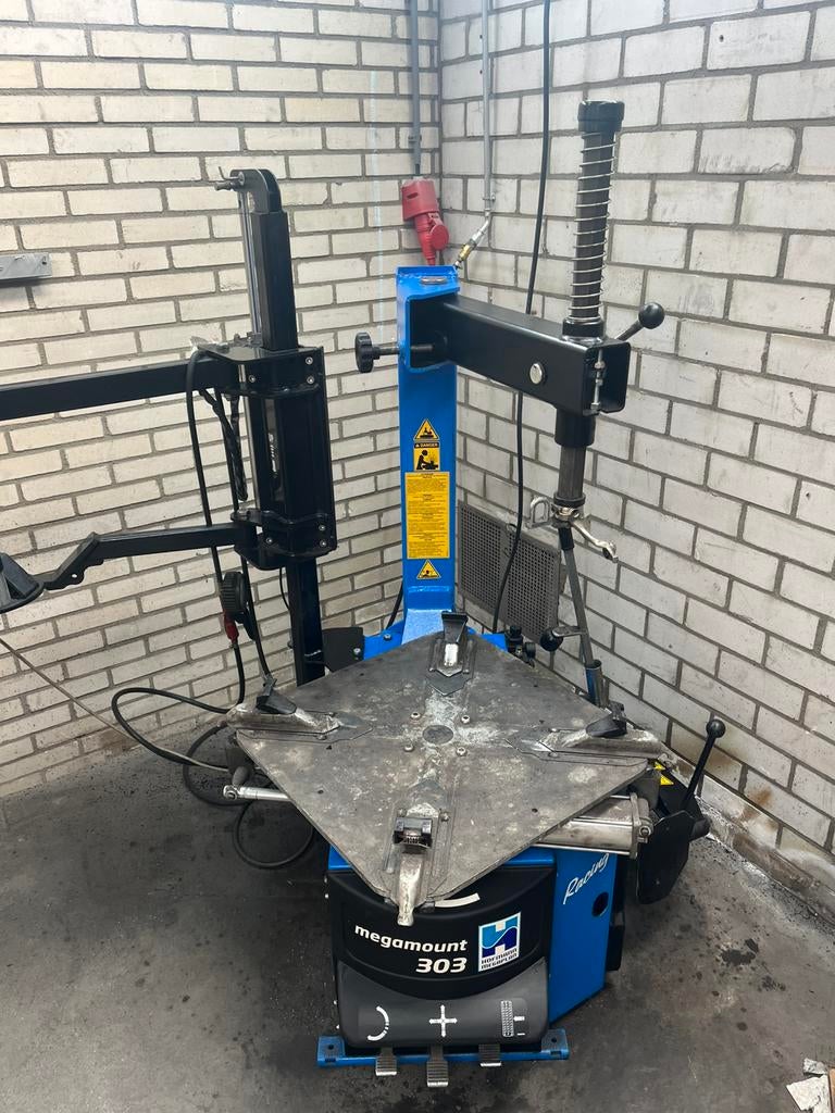 Hofmann banden demonteer apparaat 303 ZGAN max 6 draai uren, Auto diversen, Autogereedschap, Ophalen of Verzenden, Zo goed als nieuw