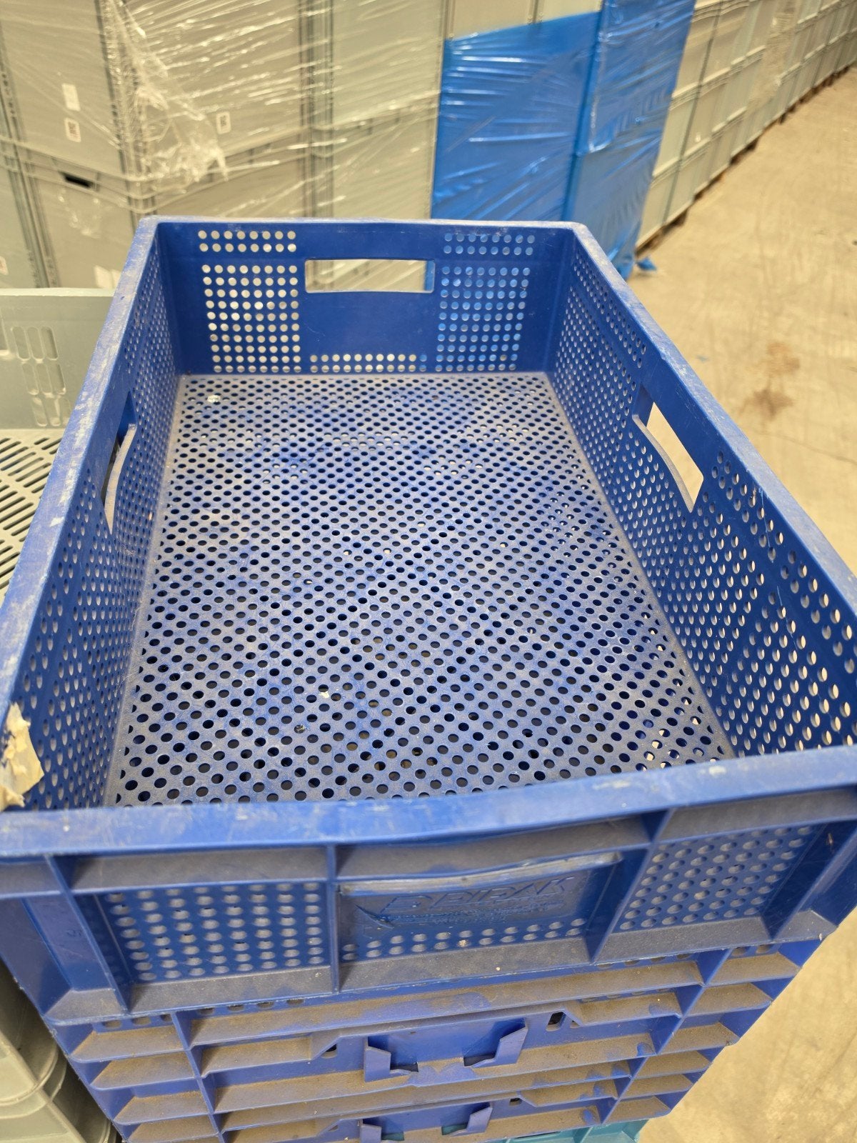 Dolly 80x60cm met 25 geperforeerde kratten 60x40cm, Info@emtrade.nl, Emtrade, 40 tot 60 cm, 50 tot 75 cm