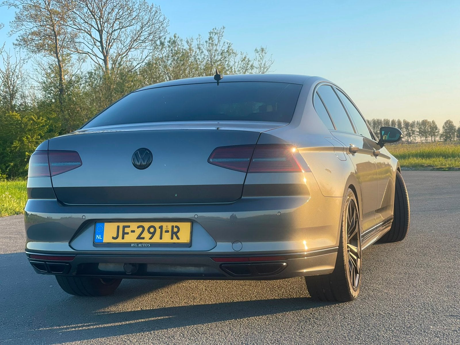 Foto 5 van Volkswagen Passat 1.6 TDI bwj 2016 sedan luxe uitvoering