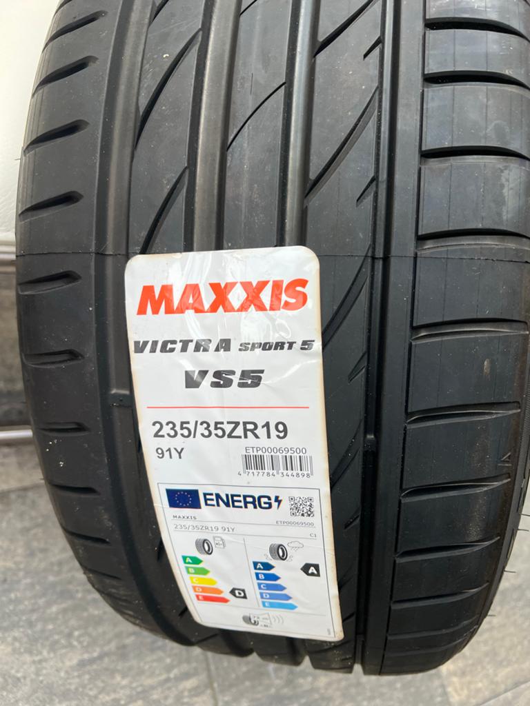 2x 19 inch banden nieuw, Auto-onderdelen, Nieuw, 235 mm, Band(en), Zomerbanden