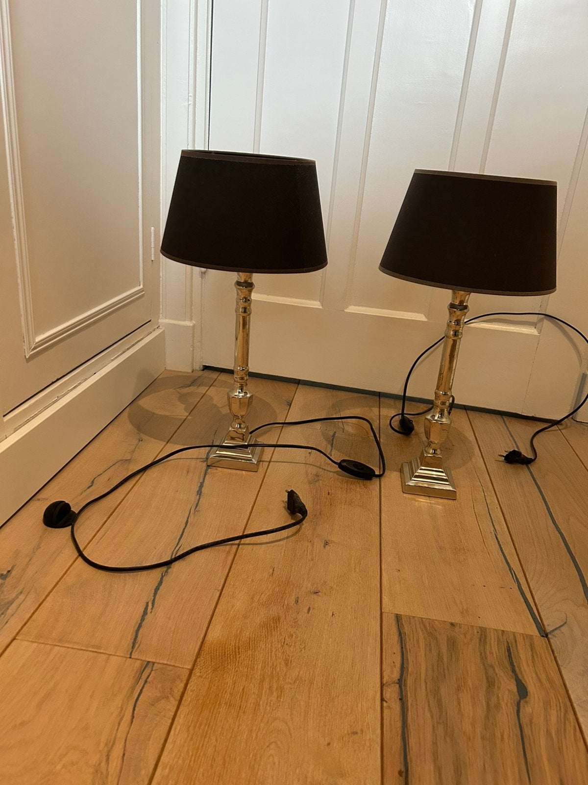 Tafel lamp 2 stuks met zwarte lampenkap, Met schakelaar, Zo goed als nieuw, Zwart, Ophalen